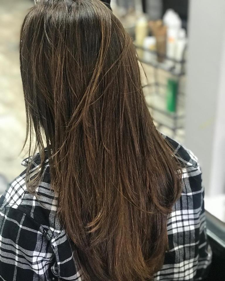 Highlights without bleach? No ammonia? Emma's Salon has the perfect formula  to have your hair looking picture perfect . We created these beautiful soft  highlights using ONLY color, NO bleach. If you're